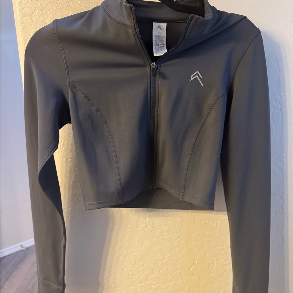 OnerActive 3/4 zip been worn twice
